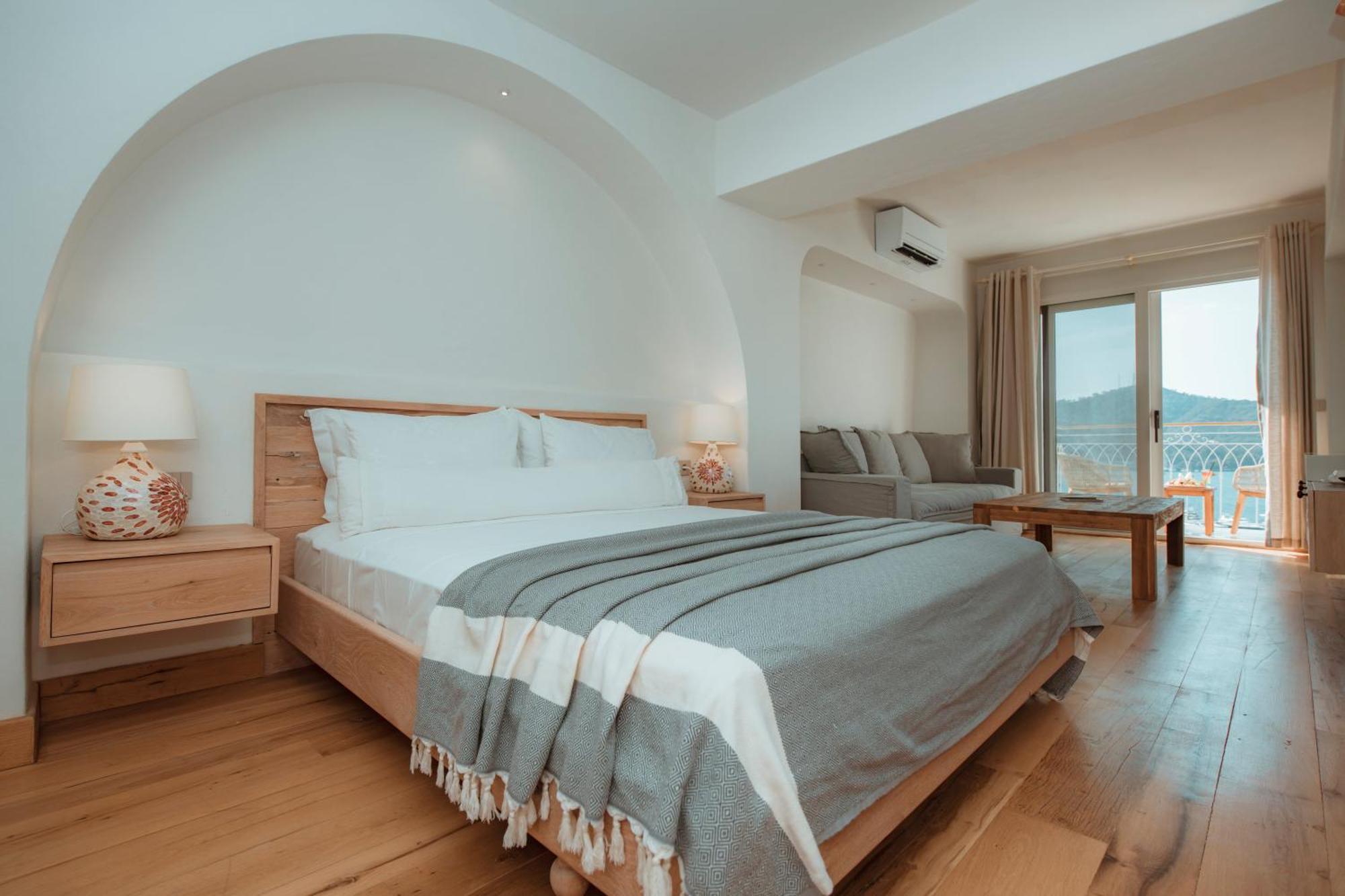 Sunset House Annex | Superior Plus Room