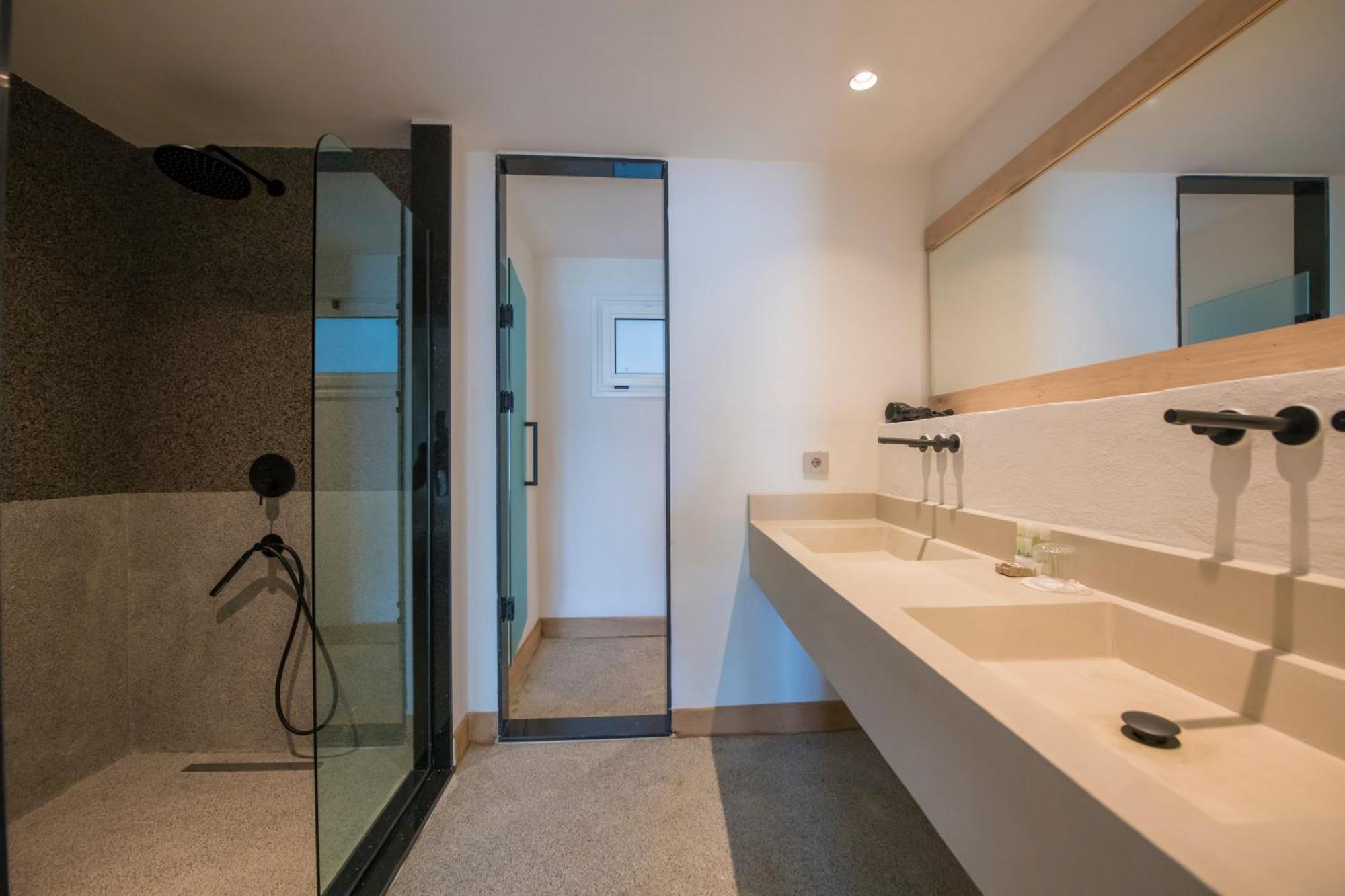 Sunset House Annex | Superior Plus Room