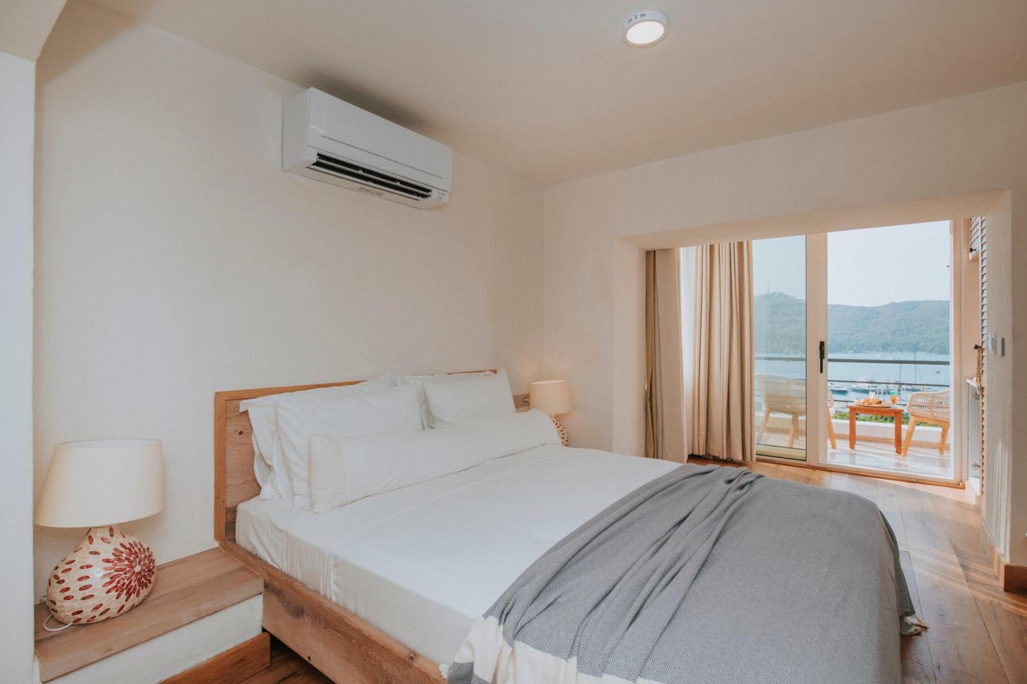 Sunset House Annex | Room